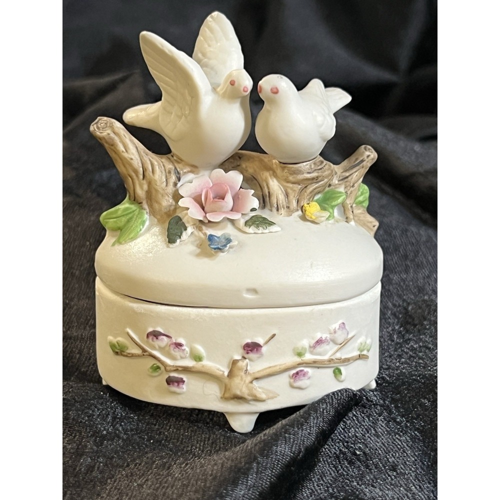 Vintage LEFTON Love Birds Trinket Box Ceramic Lidded White (2228)